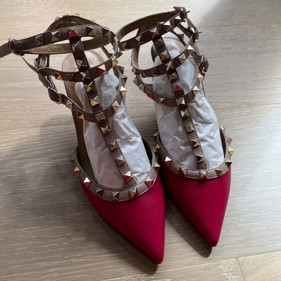 Valentino Rockstud Pumps - Picture 1 of 9